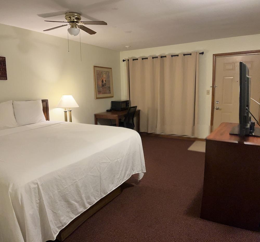 Four Seasons Motel photo 15