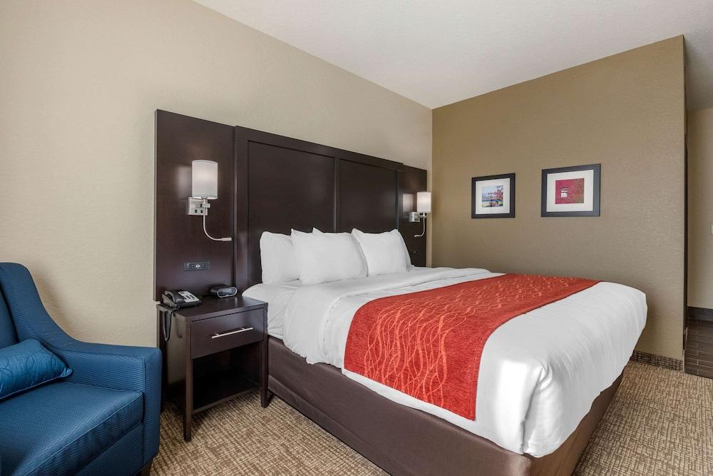 Comfort Inn & Suites Cedar Rapids CID Eastern Iowa Airport photo 15