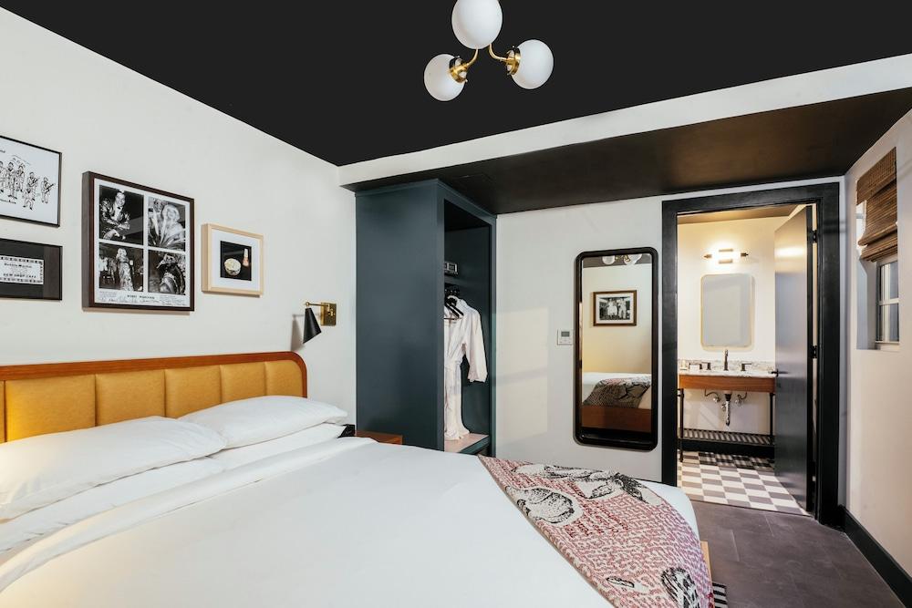 Dew Drop Inn photo 12