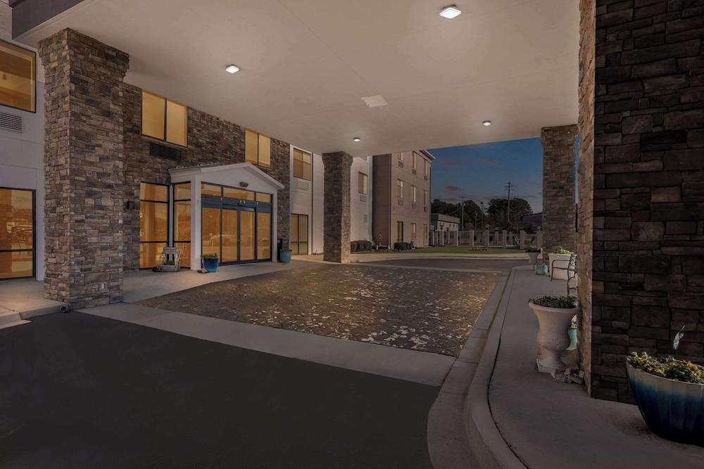 Comfort Suites Cullman I-65 Exit 310 photo 23
