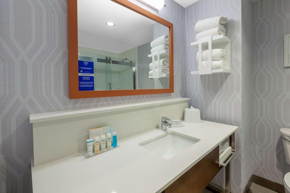 Hampton Inn & Suites Bloomfield Hills Detroit photo 17
