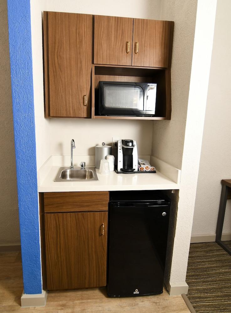 Holiday Inn Express Hotel & Stes Port Clinton-Catawba Island by IHG photo 58