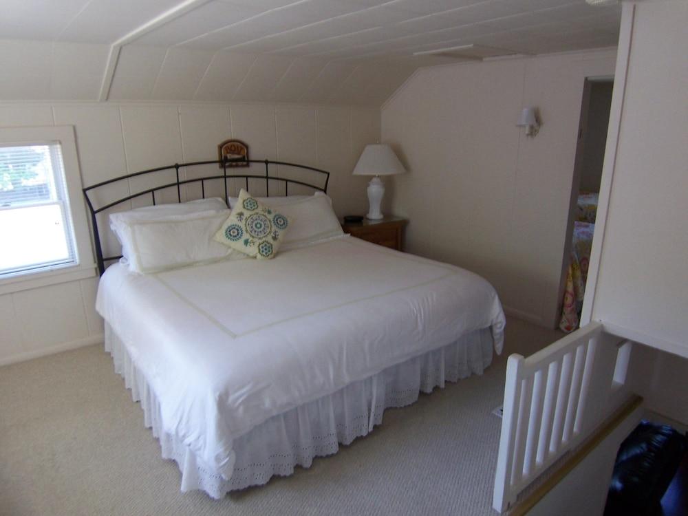 Wooden Boat Inn photo 29