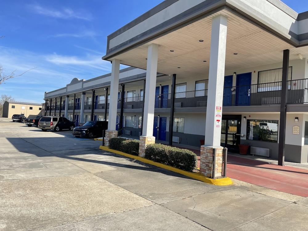 Days Inn by Wyndham Gonzales photo 21