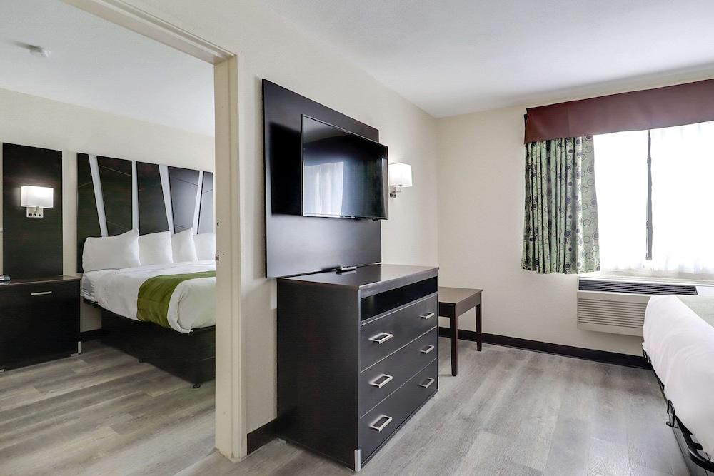 Quality Suites Albuquerque Airport photo 21
