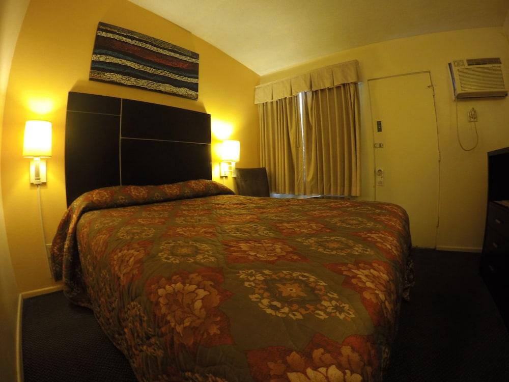 Indio Holiday Motel photo 22