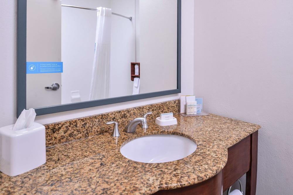 Hampton Inn Lexington-Historic District photo 32