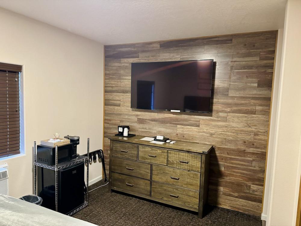 Grizzly Lodge Motel photo 8