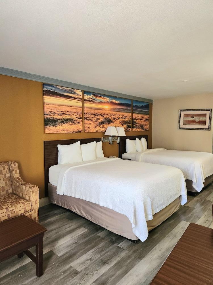 Days Inn by Wyndham Rosenberg photo 5
