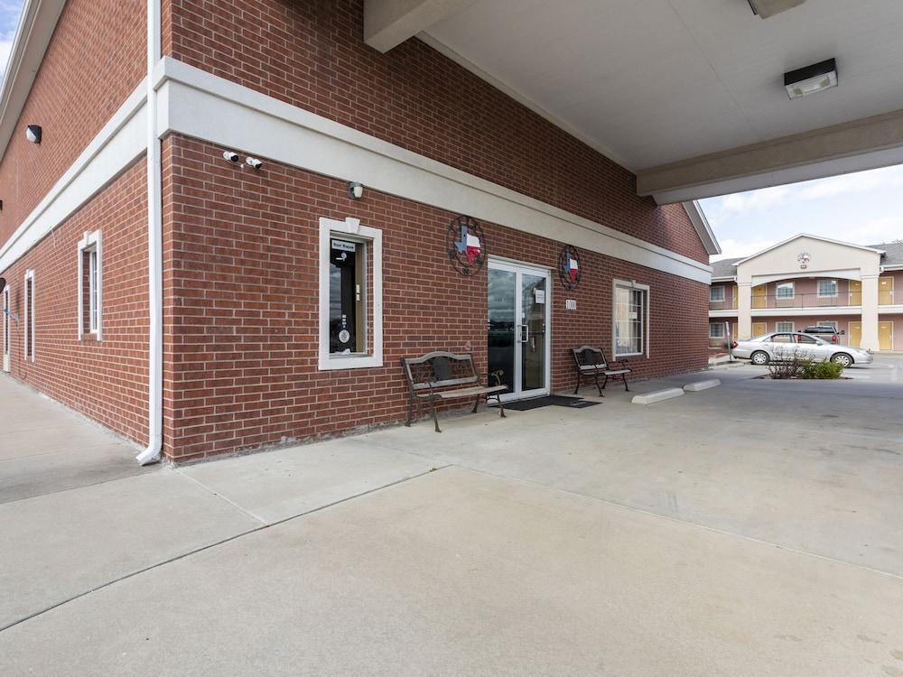 OYO Hotel Valley View TX, I-35 photo 29