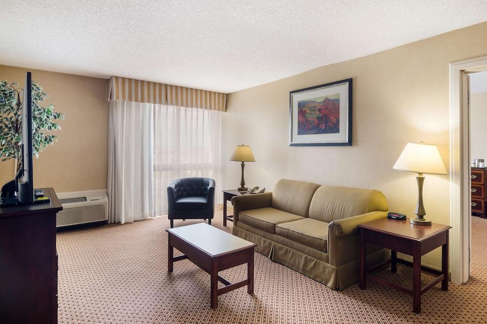 Red Lion Hotel & Conference Center Cheyenne photo 14