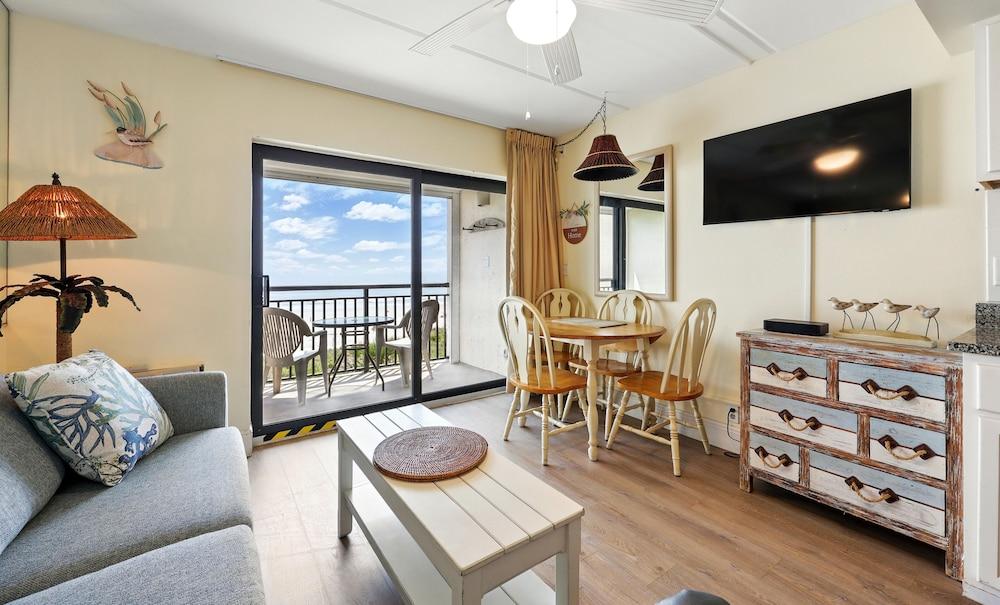 Beacher's Lodge Oceanfront Suites photo 62