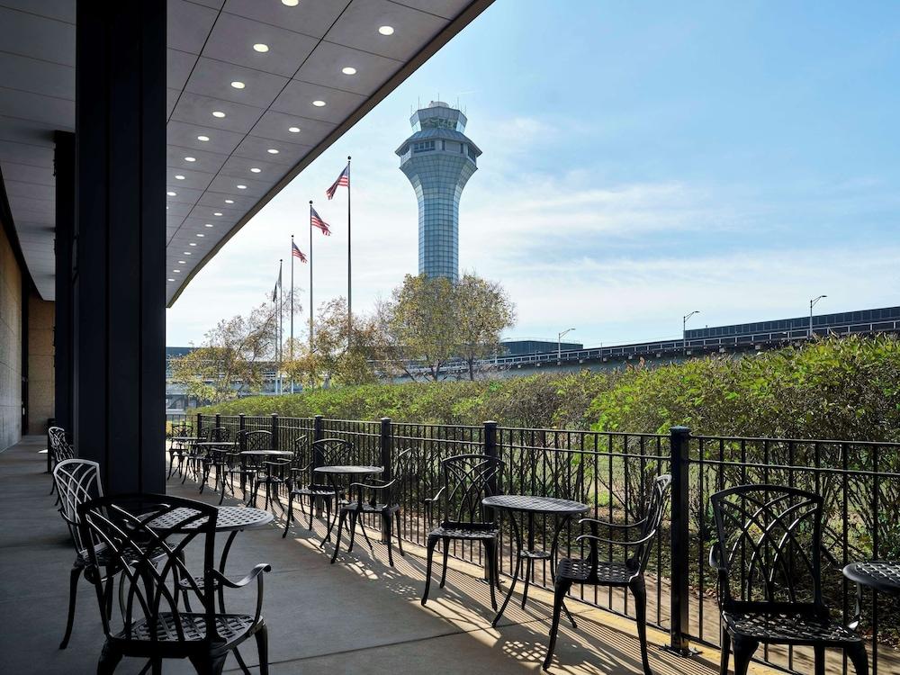 Hilton Chicago O'Hare Airport photo 17