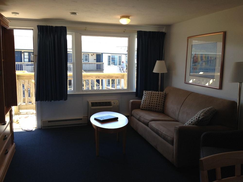Mariner's Point Resort photo 19