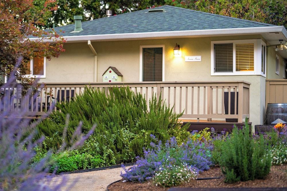 Aurora Park Cottages photo 9