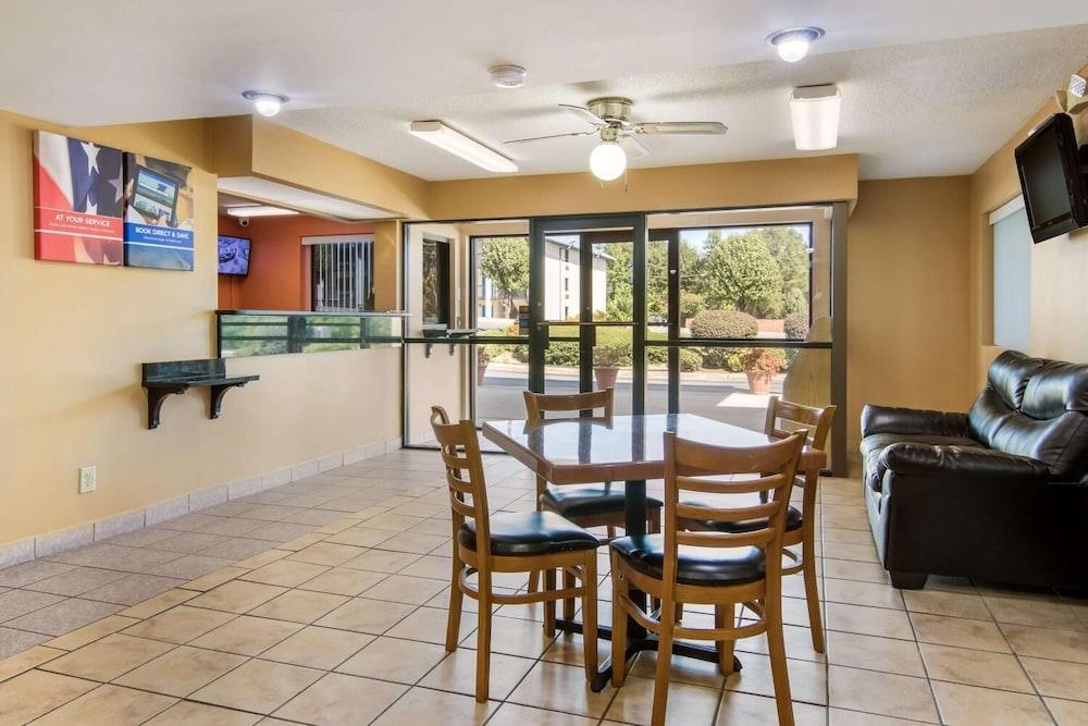 Rodeway Inn & Suites photo 59