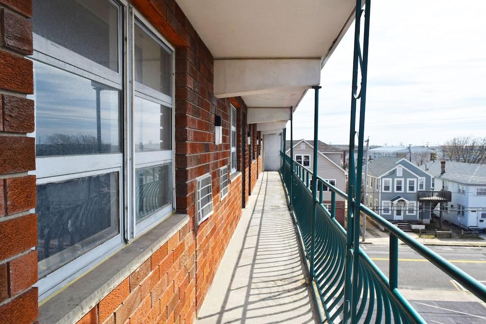 Skyview Manor Motel photo 84