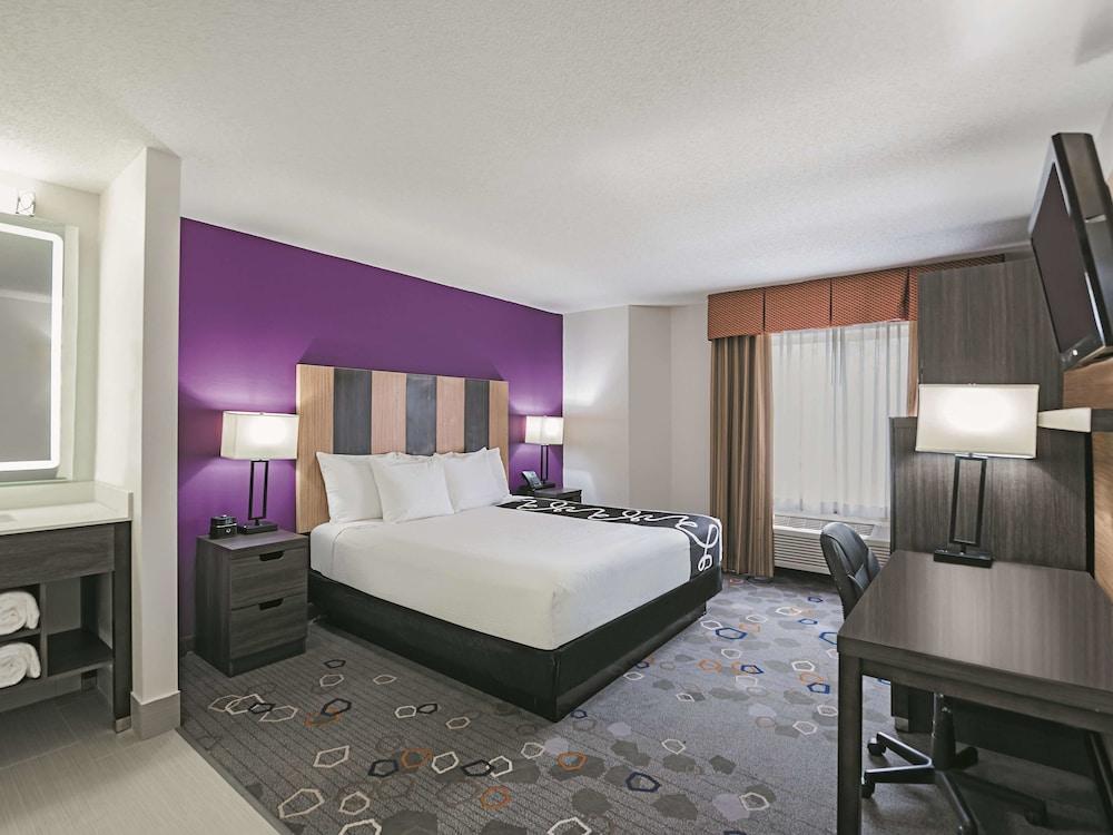 La Quinta Inn & Suites by Wyndham Minneapolis Northwest photo 20