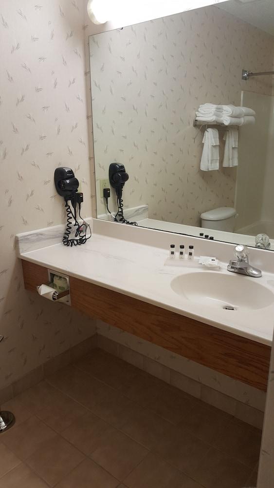 Country Inn & Suites by Radisson, Cedar Falls, IA photo 47