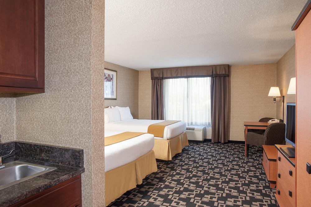 Holiday Inn Express Hotel & Suites Greenwood by IHG photo 18