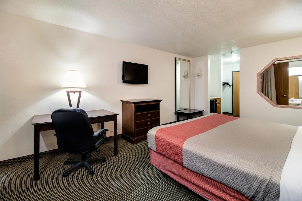 Motel 6 Marion, IL photo 12