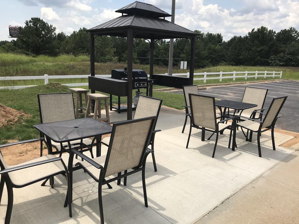 Microtel Inn & Suites by Wyndham Tuscaloosa East photo 22