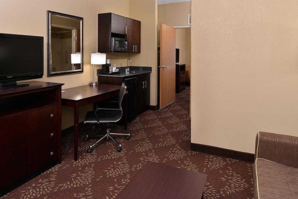 Comfort Inn & Suites Sharonville - Cincinnati North photo 13