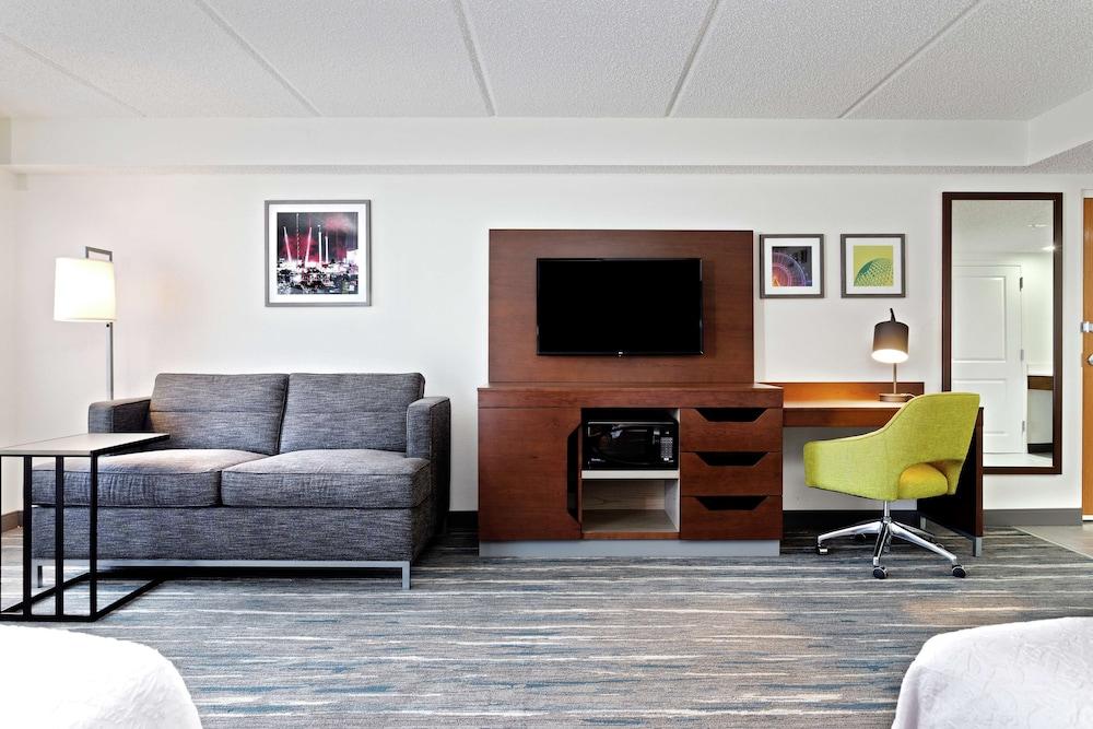 Hampton Inn & Suites Orlando Intl Dr N photo 3