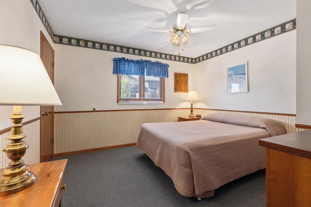 The Lodges at Breezy Point photo 25