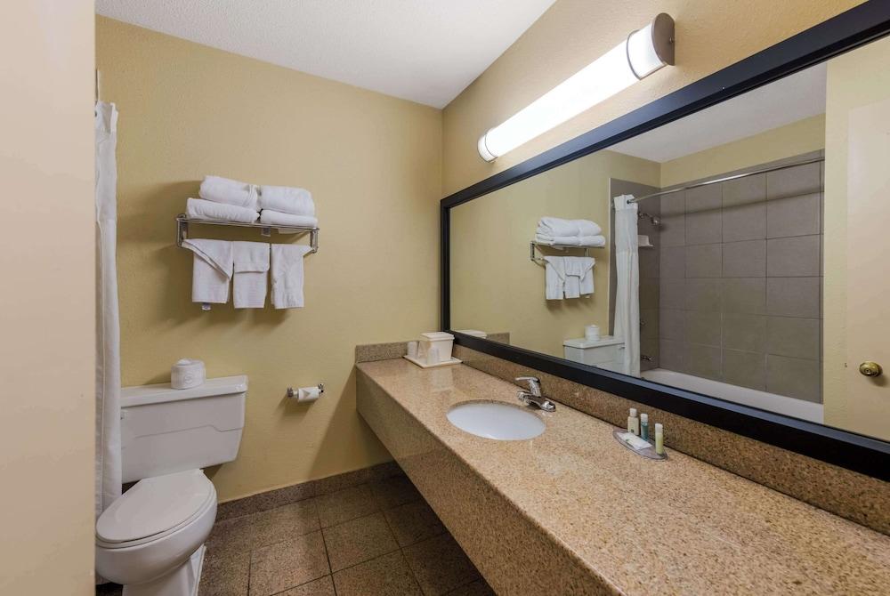 Quality Inn Saint Louis Airport photo 9