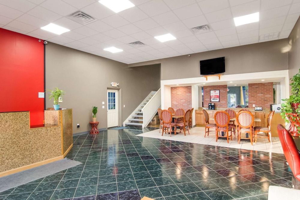 Econo Lodge photo 6