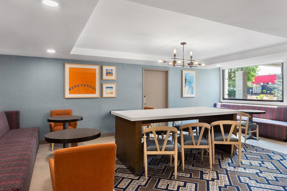 Holiday Inn Express Atlanta Airport - North by IHG photo 3