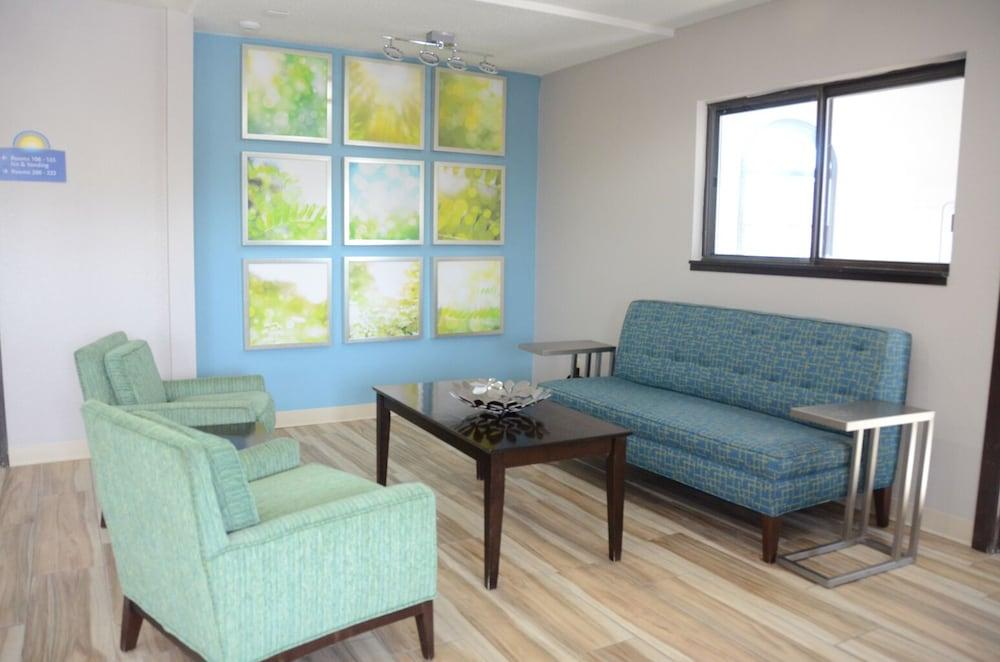 Days Inn by Wyndham Le Roy/Bloomington Southeast photo 7