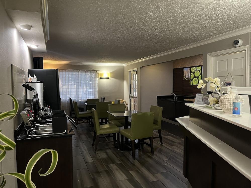 La Quinta Inn by Wyndham Wichita Falls photo 4