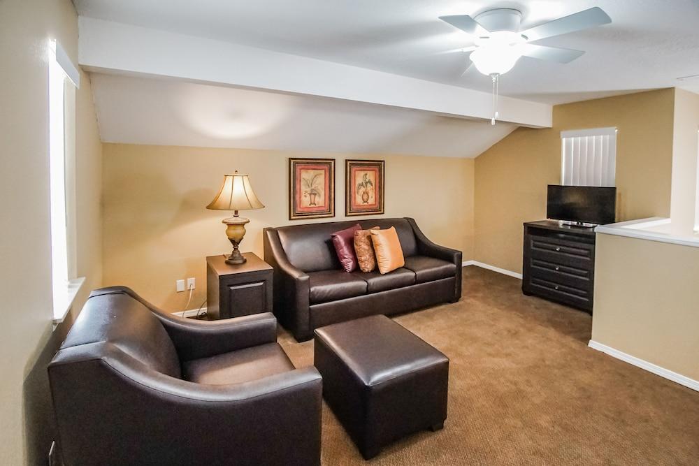 The Townhouses photo 13