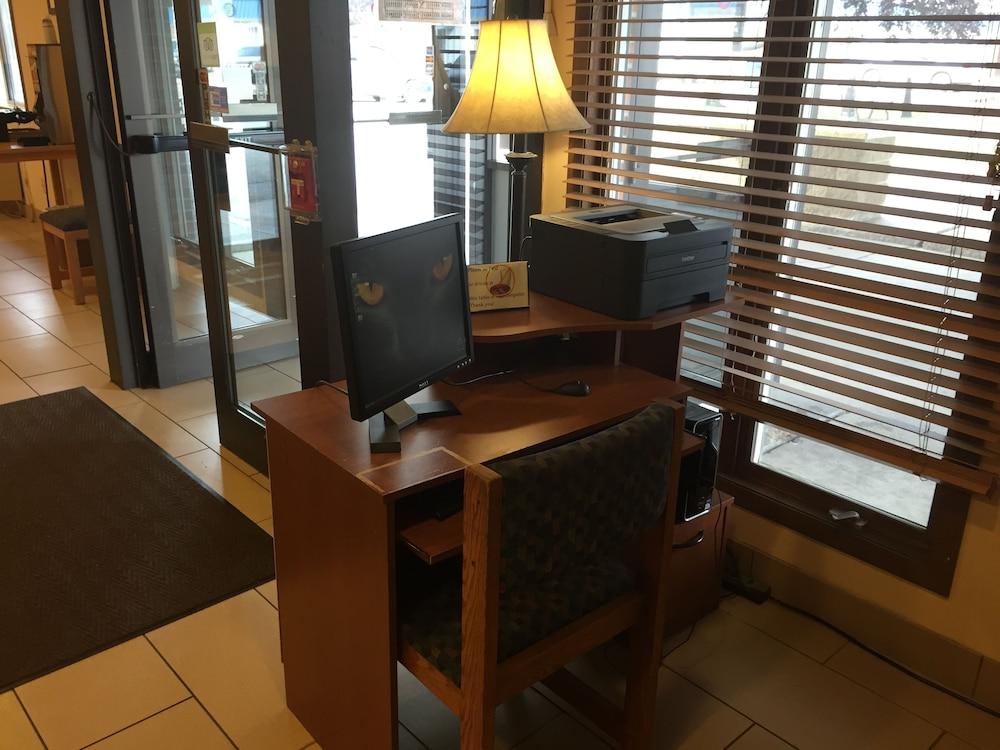 StayInn - Grand Forks photo 2