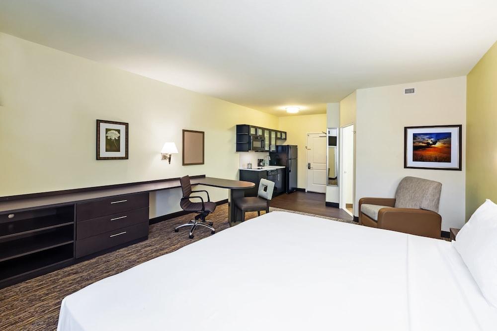 Candlewood Suites Lenexa - Overland Park Area by IHG photo 25