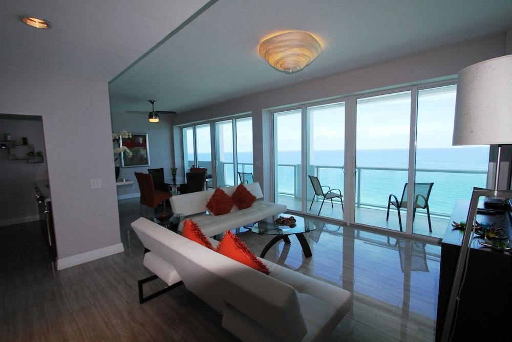 Soleil Apartments at Castle Beach Club photo 30