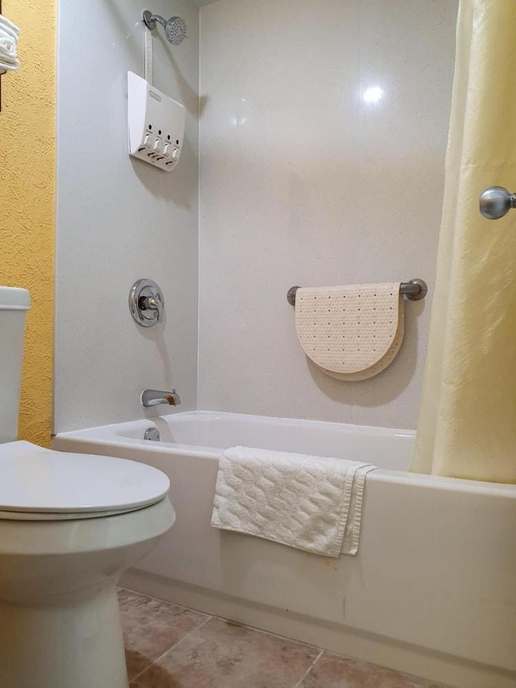 Chaparral Motel photo 40