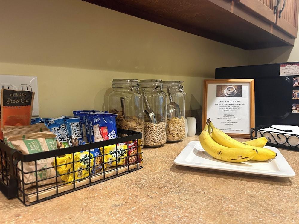 Grand Lux Inn photo 28