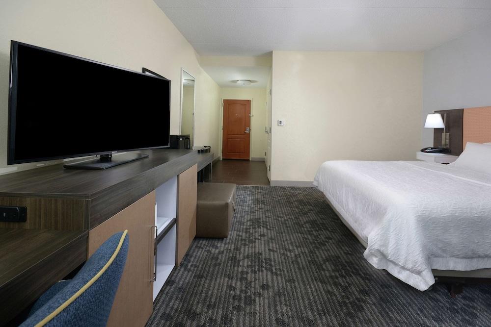 Hampton Inn & Suites Clinton - I-26 photo 5