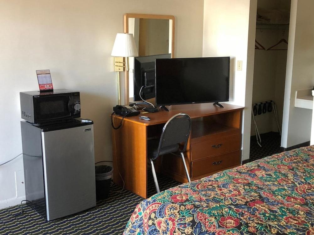 Norton Shores Inn photo 12