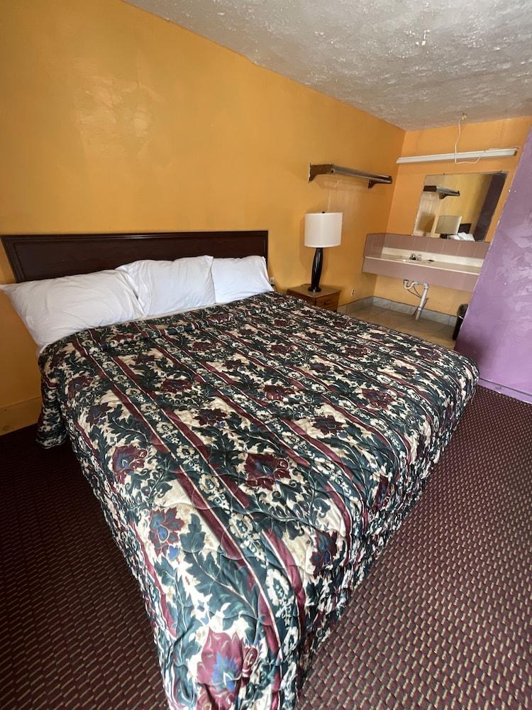 Budget Inn Du Quoin photo 20