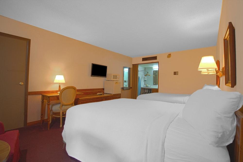 HomeTown Inn by OYO - Liberal, KS photo 27