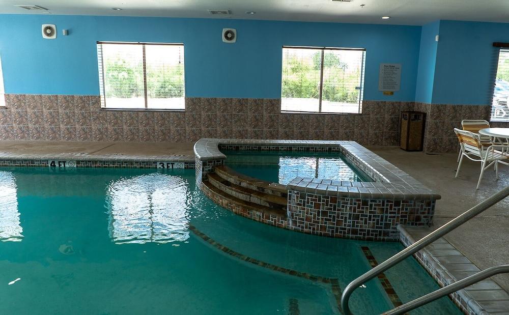 Rivers  Inn & Suites photo 10