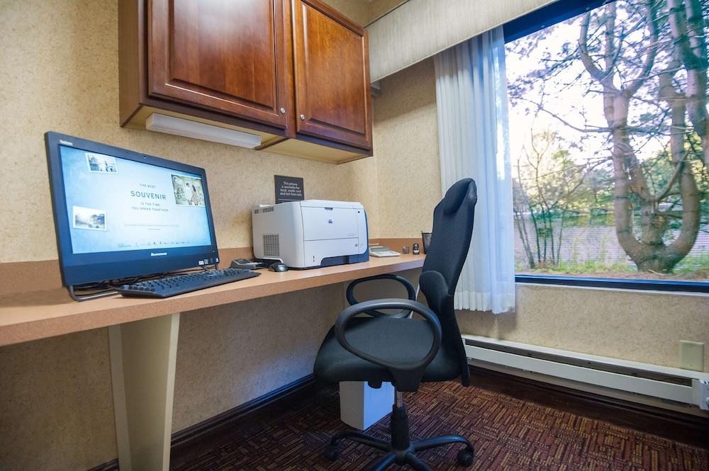 Hampton Inn Brattleboro photo 18
