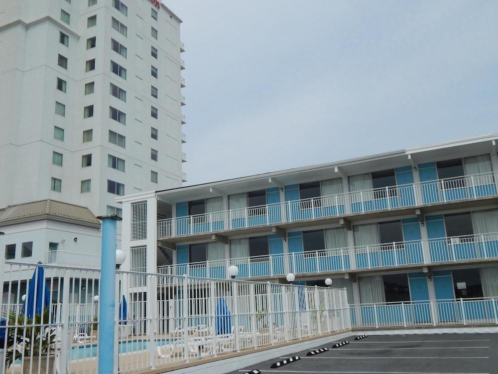 Thunderbird Beach Motel photo 18