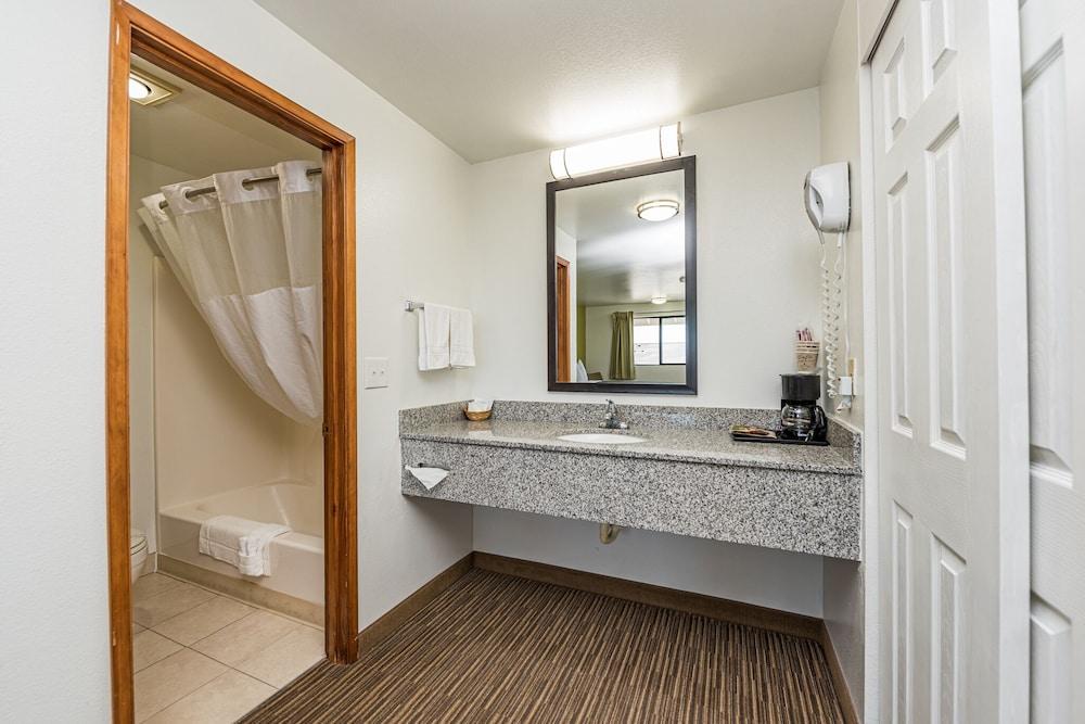 Sundowner Motel photo 11