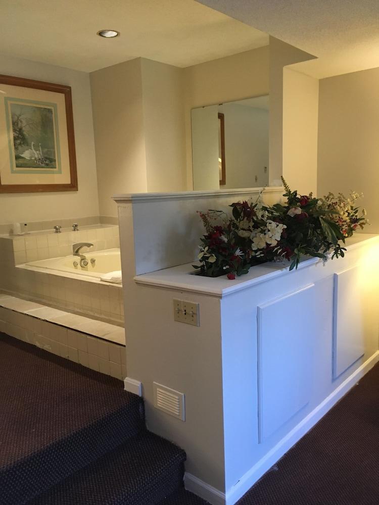 Gold Star Inn & Suites photo 18