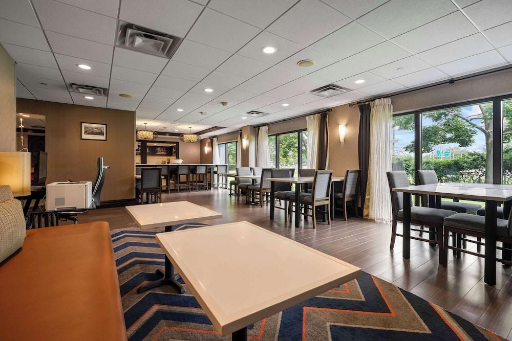 Hampton Inn Ridgefield Park photo 7